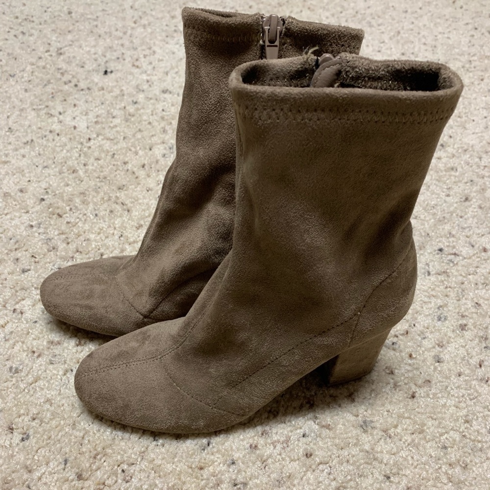 Wild Diva | Tan suede booties